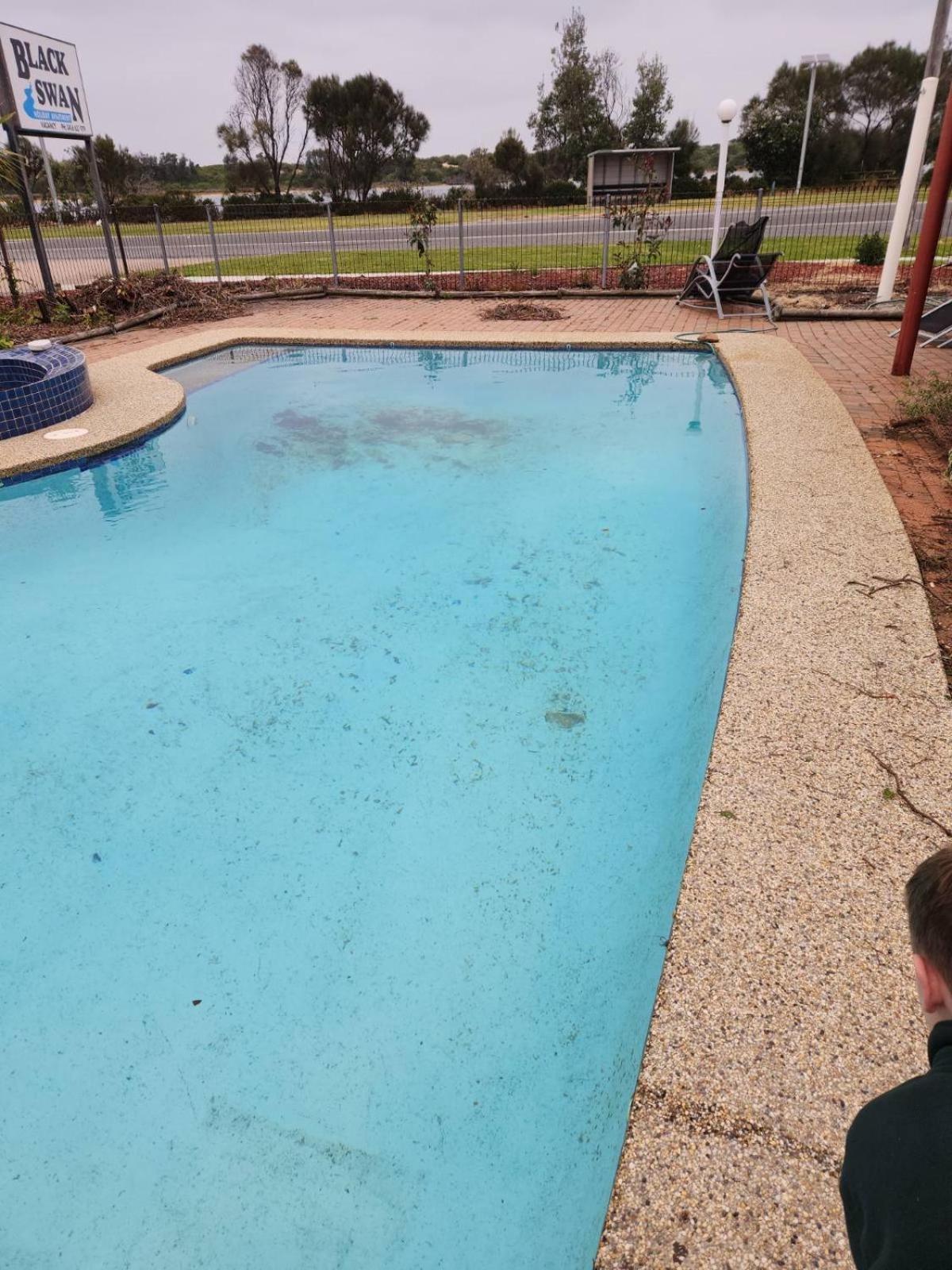 Black Swan Motor Inn Lakes Entrance Exterior photo