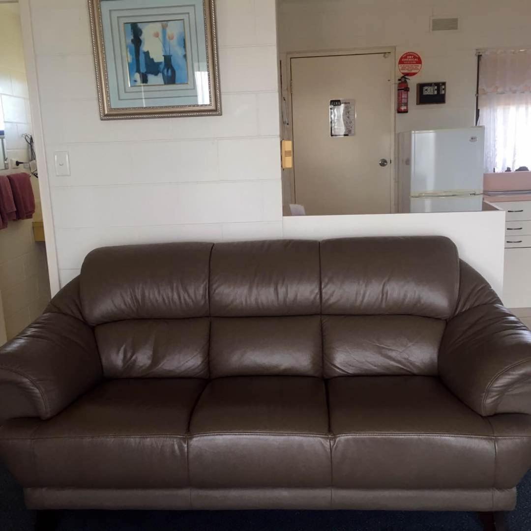 Black Swan Motor Inn Lakes Entrance Exterior photo